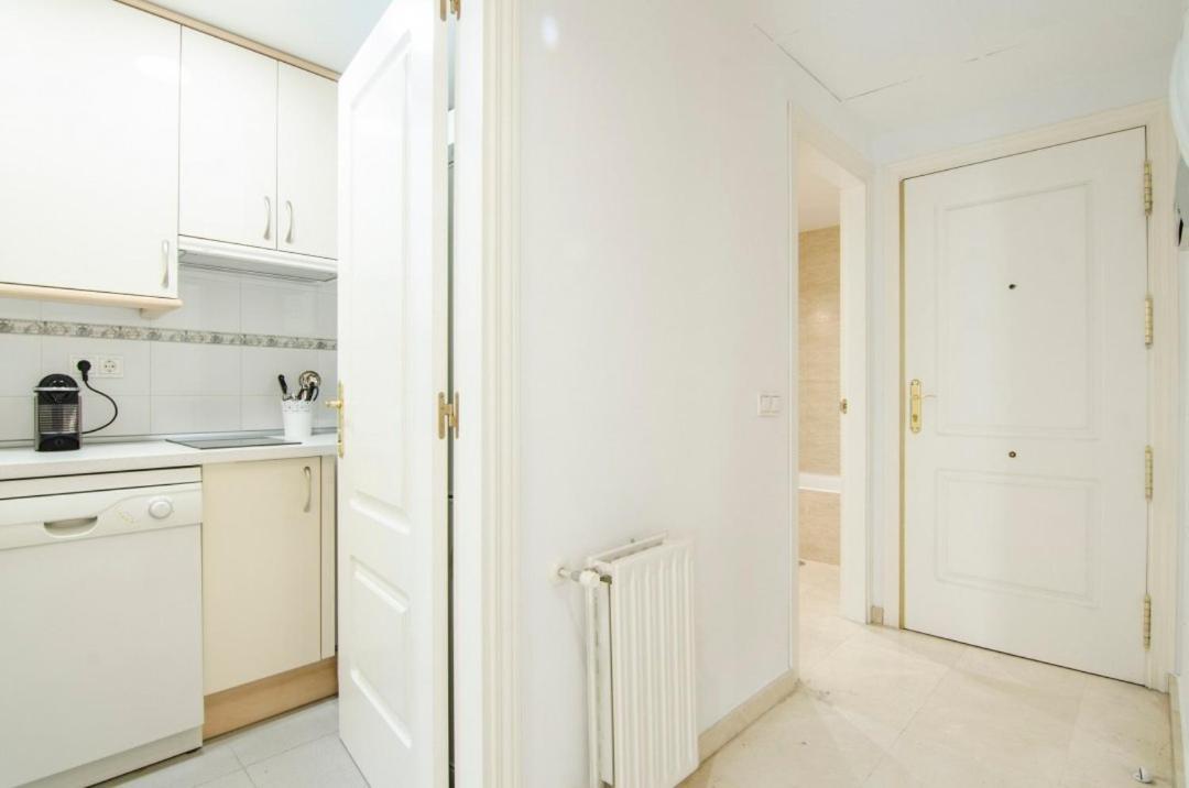Cruz Apartment Мадрид Екстериор снимка