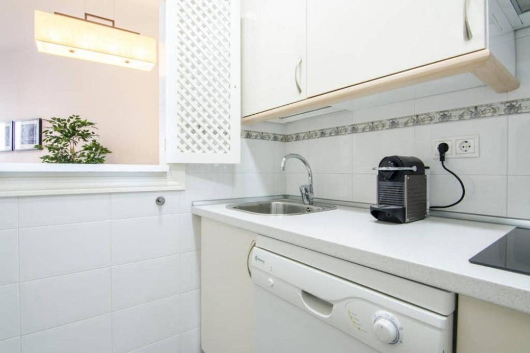Cruz Apartment Мадрид Екстериор снимка